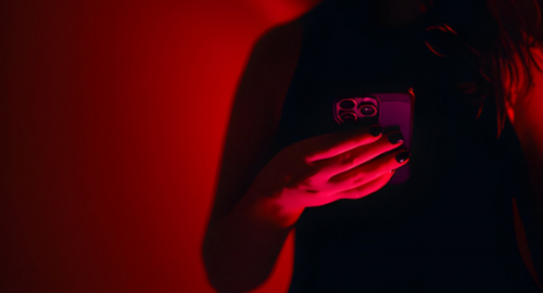 L'abisso della rete: il mercato nero delle immagini rubate e l'impunit� digitale